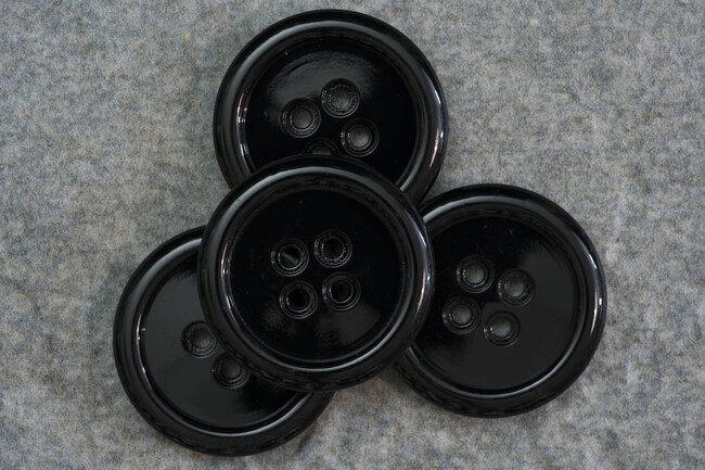 Buttons 4 holes in Galalith 15mm