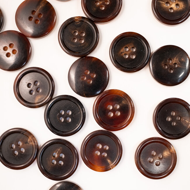 4 holes horn button red/brown 20mm (32L)