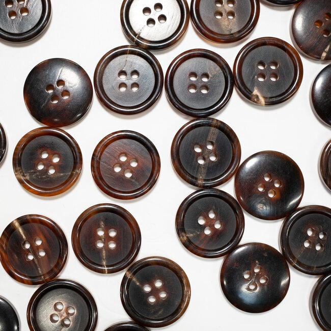 4 holes horn button dark red/brown 20mm (32L)