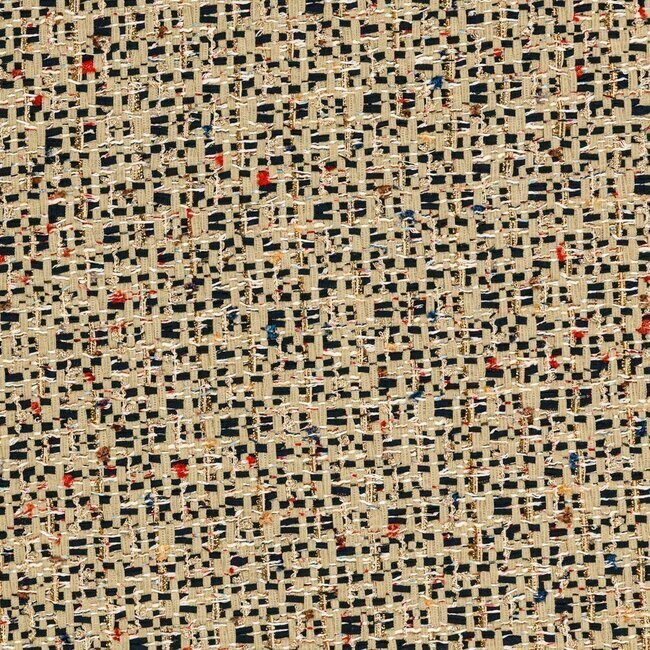 Neutral beige tweed enhanced with blue touches and discreet metallic fibres.