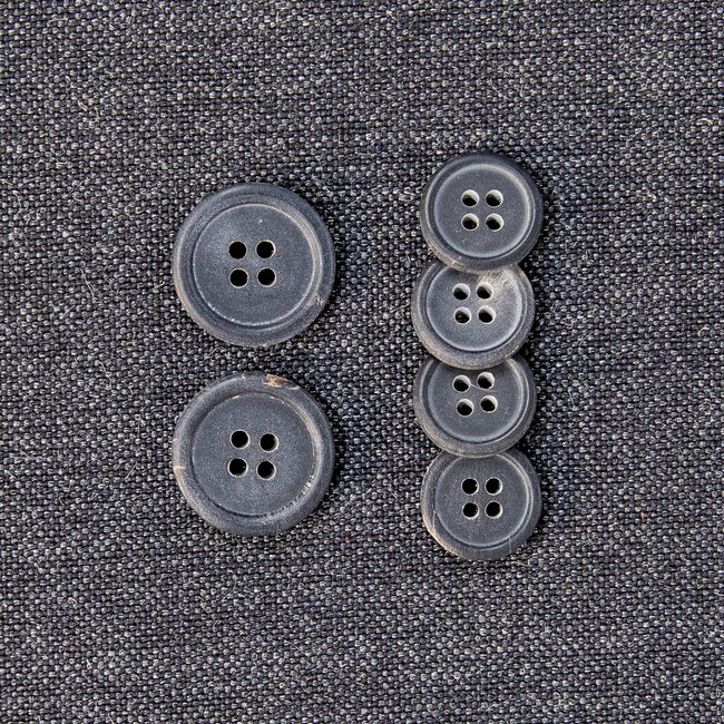 Buttons > Horn buttons > 4 holes horn button 20mm : Lafayette Saltiel