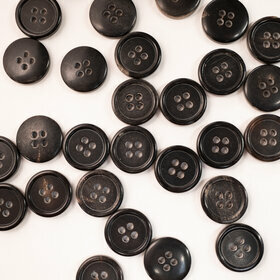 4 holes horn button dark brown15mm (24L)