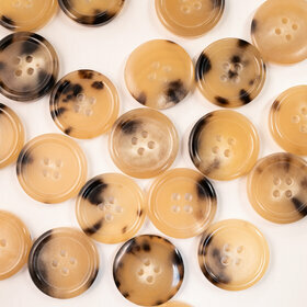 4 holes horn button 25% mottled 20mm (32L)