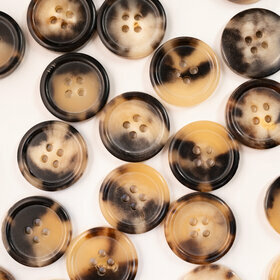 4 holes horn button 50% mottled 20mm (32L)