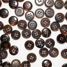 4 holes horn button dark red brown 15mm (24L)