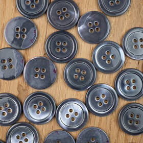 Grey Mother-of-pearl button 20mm